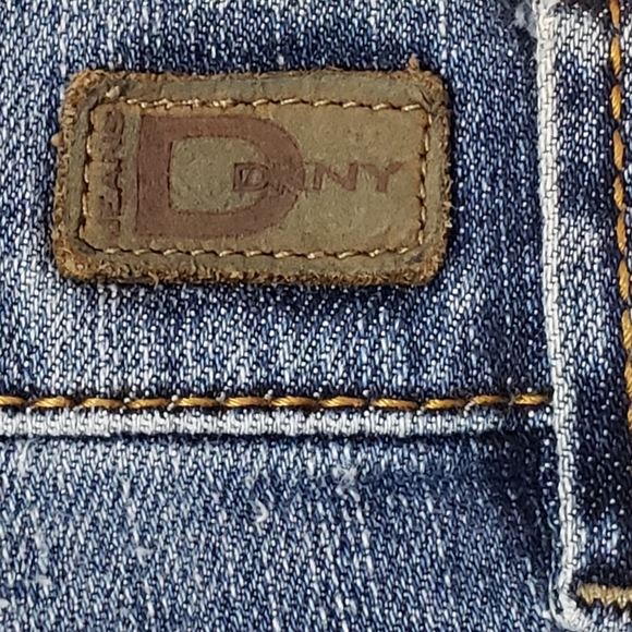 DKNY Jeans - Picture 8 of 9
